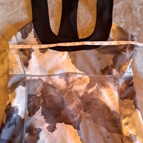 Lululemon Tank T-Strap Racerback Abstract Gray Black White 15" Across Sz M? - Picture 7 of 10